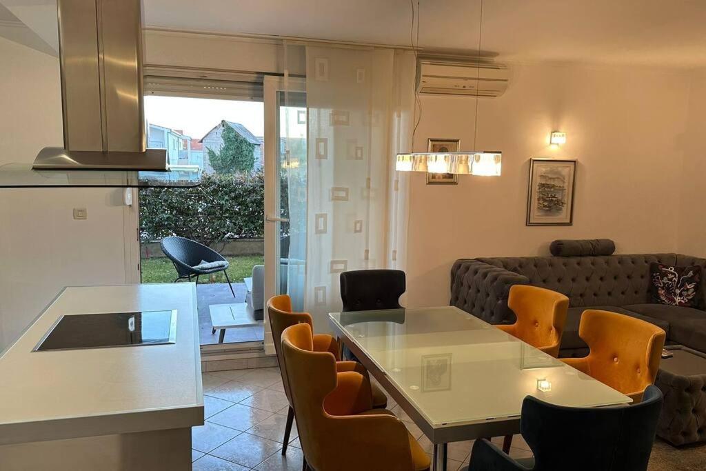 Apartment With Big Terrace Leon Σπλιτ Εξωτερικό φωτογραφία