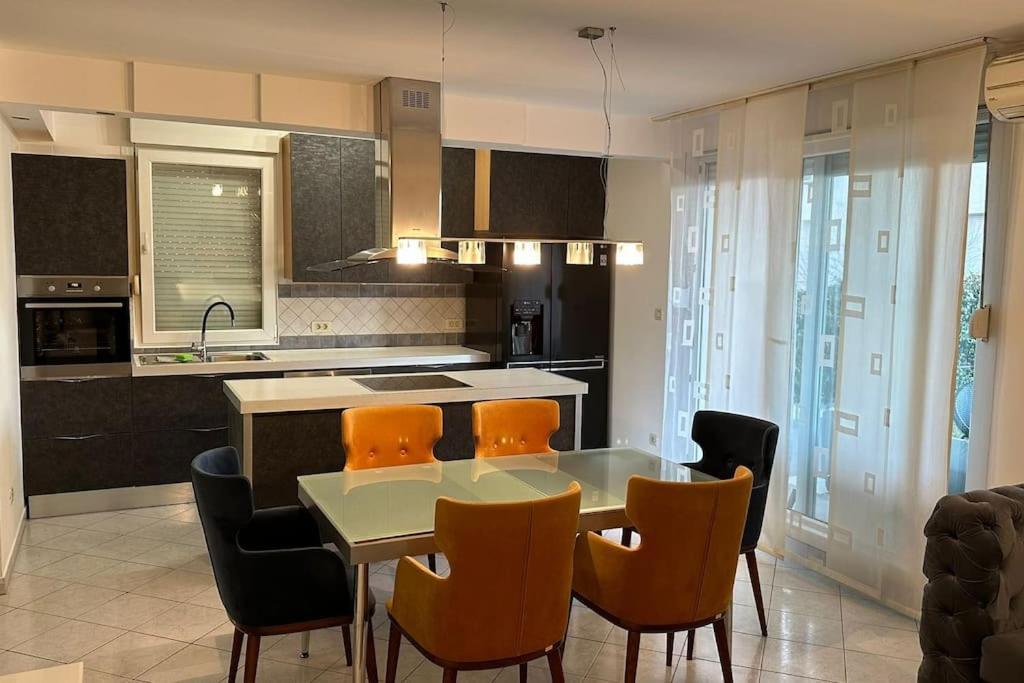 Apartment With Big Terrace Leon Σπλιτ Εξωτερικό φωτογραφία